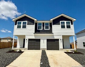 Building Photo - Luxury Townhome in Abbott Run!