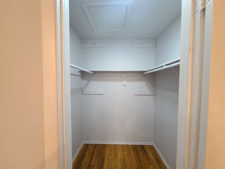 Building Photo - 1903 Country Ln