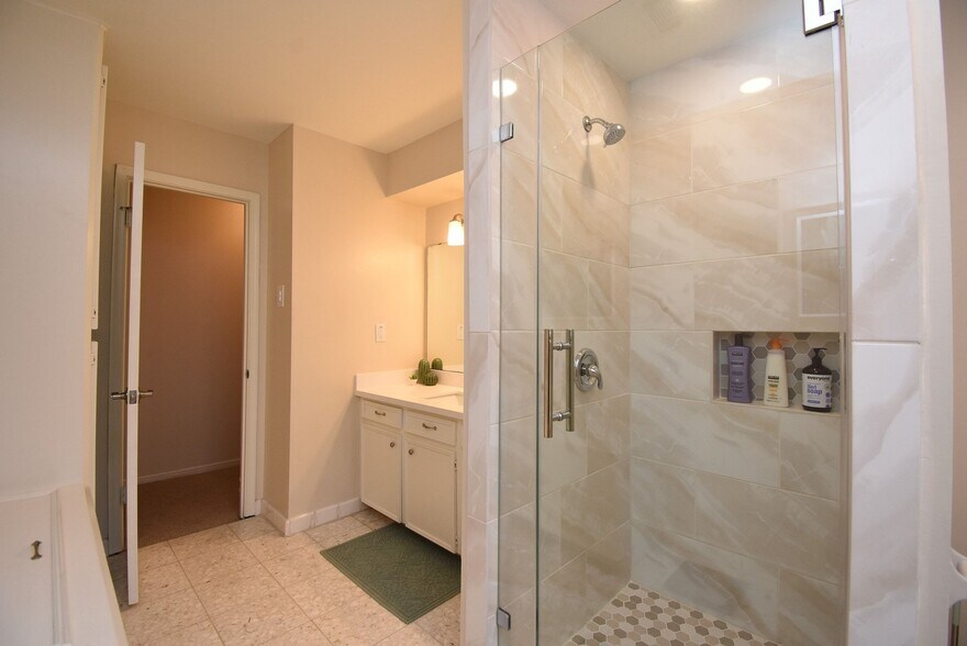 Building Photo - 7907 Aleta Dr