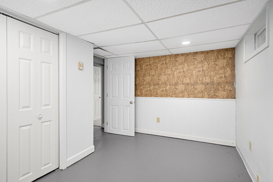 Building Photo - 810 4th St S