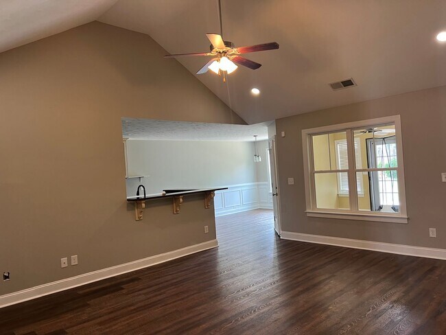 Building Photo - Beautiful Rental in Canterbury Farms in Gr...
