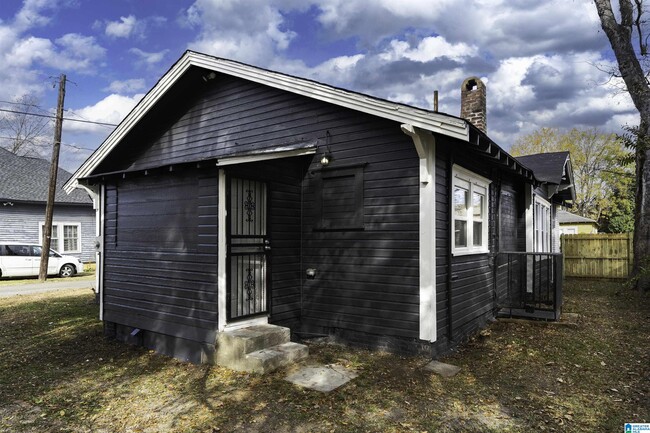 Building Photo - 516 14th St SW