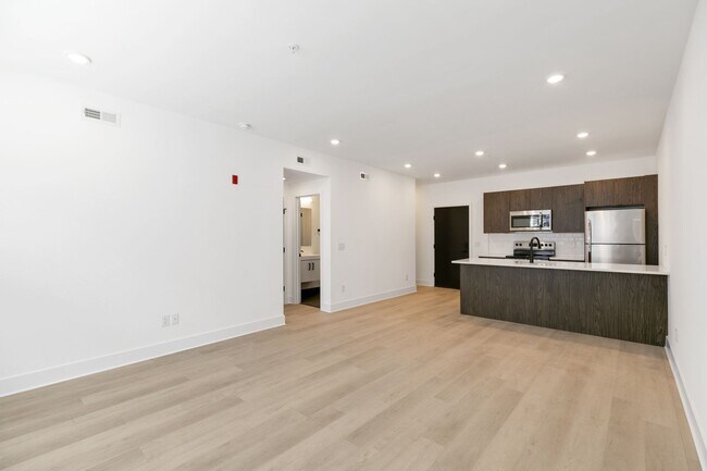 Interior Photo - 3045-3051 Richmond St