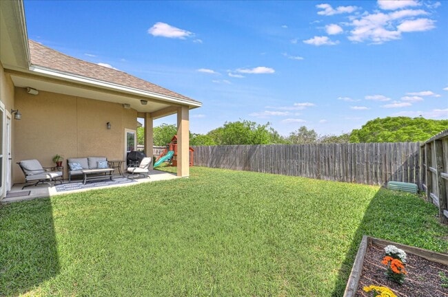 Building Photo - 7522 S Lake Dr