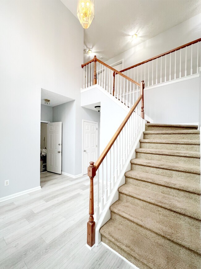 Building Photo - 1924 Riverlanding Cir