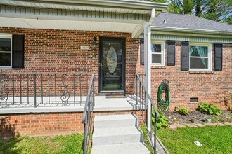 Building Photo - 710 Heatherwood Dr