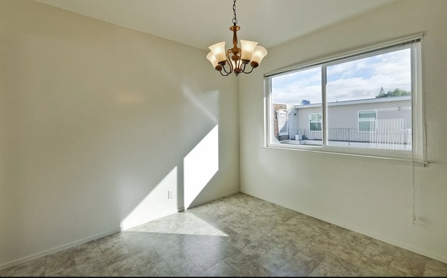 Building Photo - Spacious 3 Bed 2 Bath Condo Located Walking Distance to California Ave.