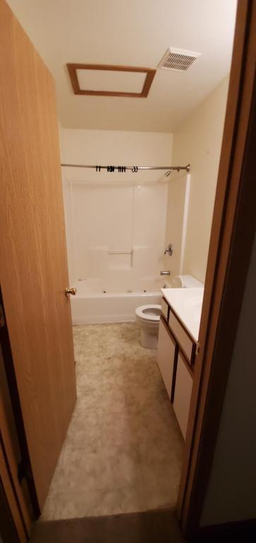 Building Photo - 1400 Frosty Dr