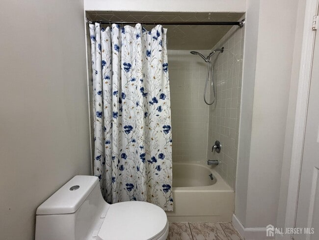 Building Photo - 1709 Woodbridge Commons Way