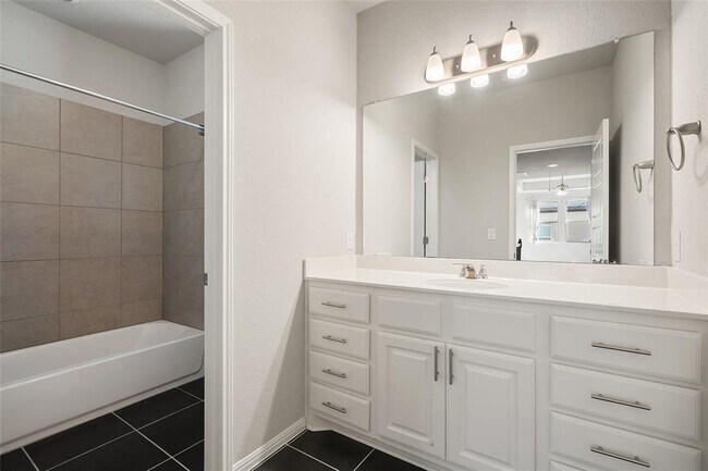 Building Photo - 2909 Zelma Dr