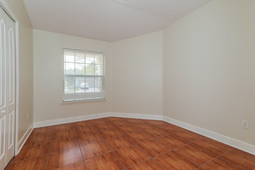 Building Photo - 2732 Woodsdale Dr