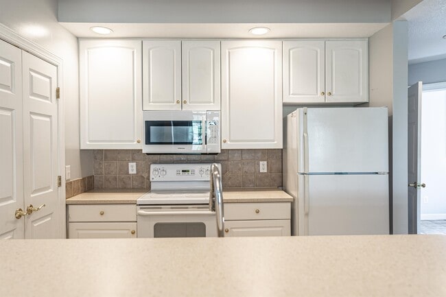 Building Photo - 1733 Woodbrooke Dr