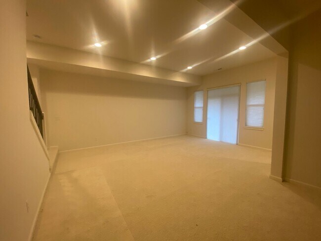 Building Photo - 4 Bedroom Home in the Heart of Sammamish! ...