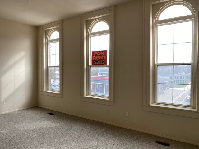 Building Photo - 140 E Main St