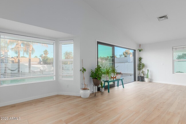 Building Photo - 4039 E Morrow Dr