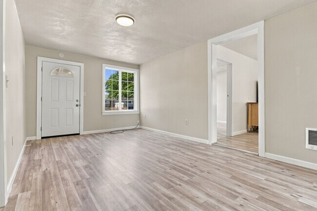 Building Photo - 2100 Chanticleer Ave