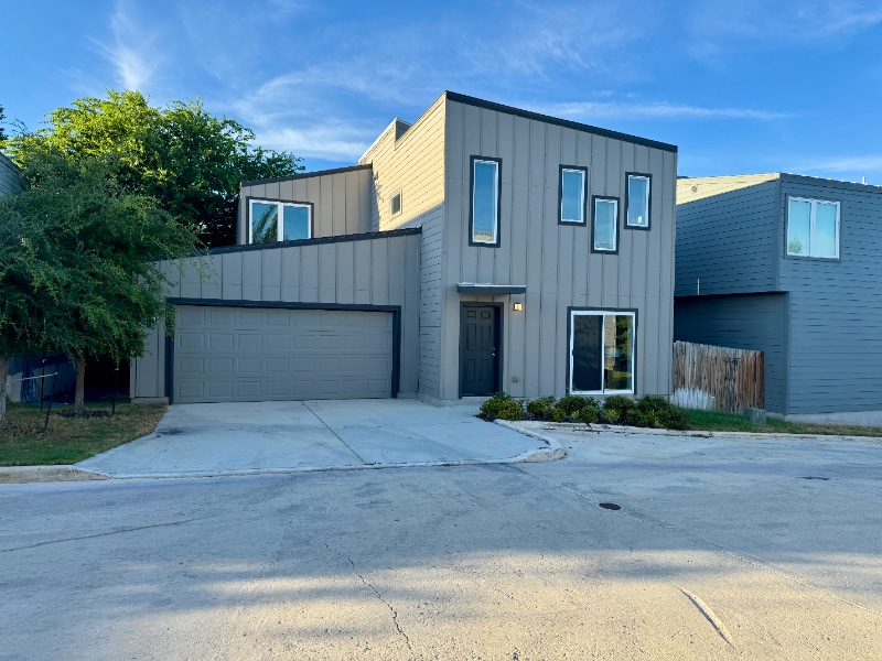 Building Photo - 210 Rainbow Dr