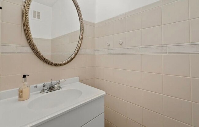 Building Photo - 6809 Supreme Ct