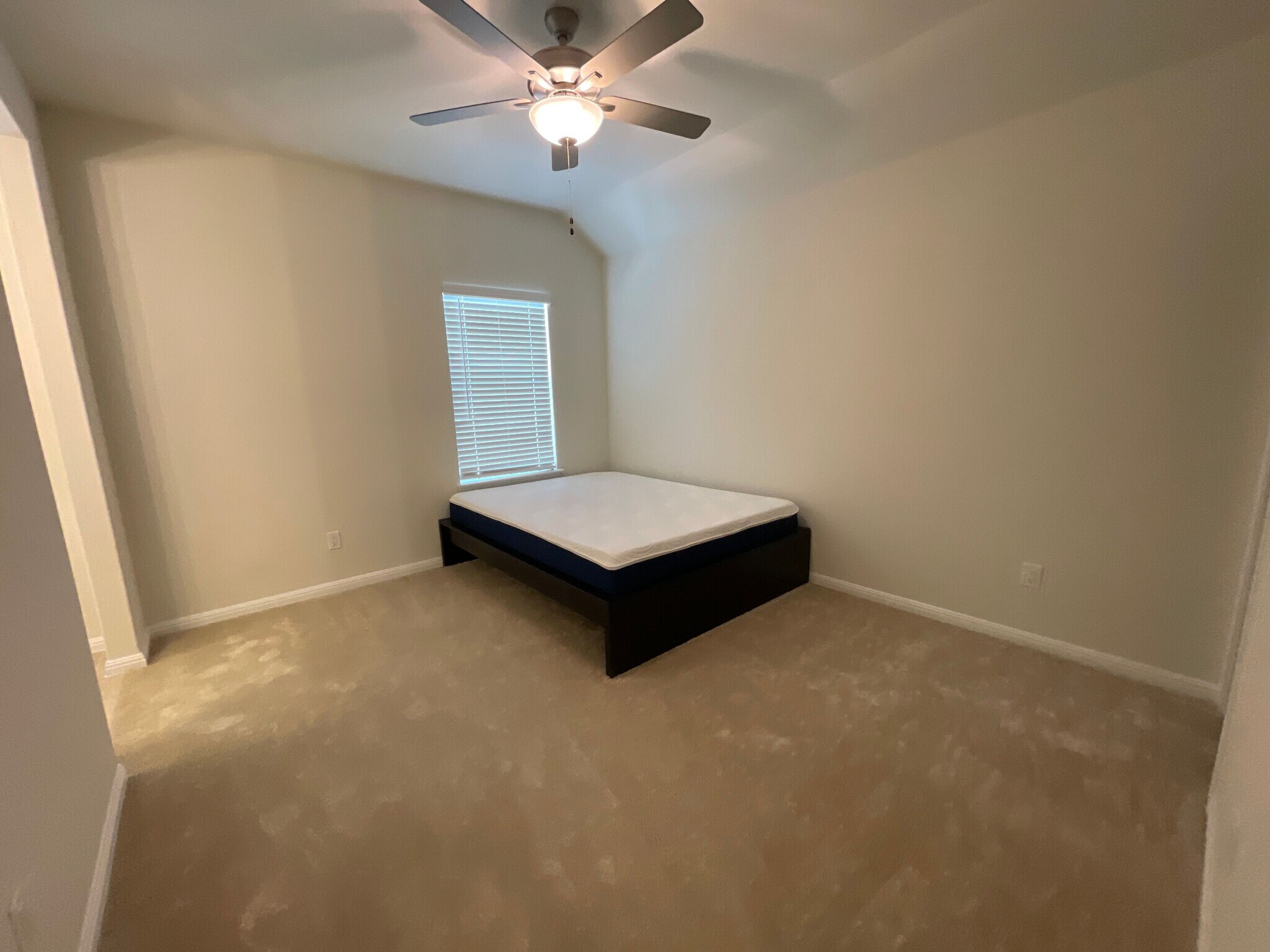 Building Photo - Room in House on Regatta Trl
