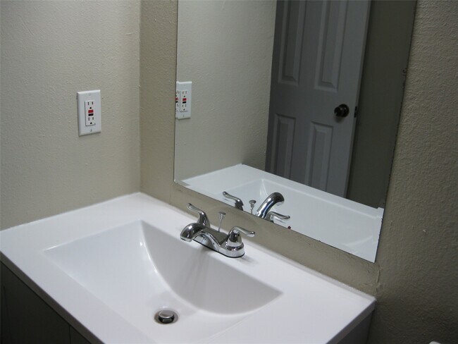 Building Photo - 3010 Oakdale St