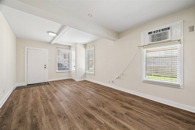 Building Photo - 215 Hyde Park Blvd