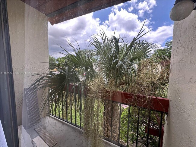 Building Photo - 8660 SW 149th Ave