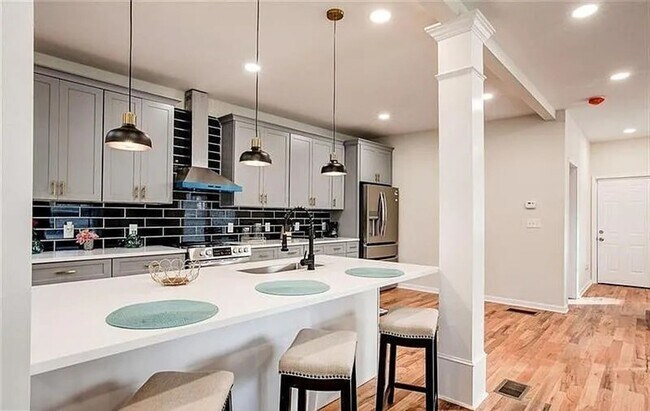 Building Photo - Elegant 3 BD 2.5 BA Home Offering Luxury Living in the Heart of Atlanta