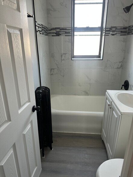 Building Photo - 3348 W Van Buren St