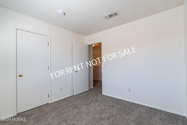 Building Photo - 7442 W Sonesta Dr