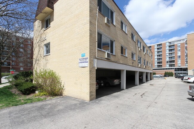 Building Photo - 677 S River Rd