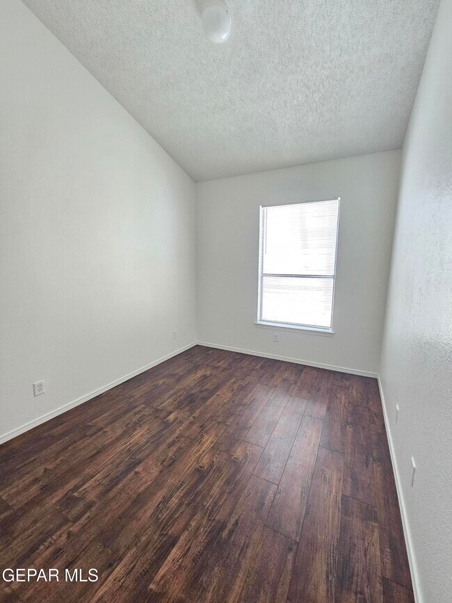 Building Photo - 6087 Camden Lake St
