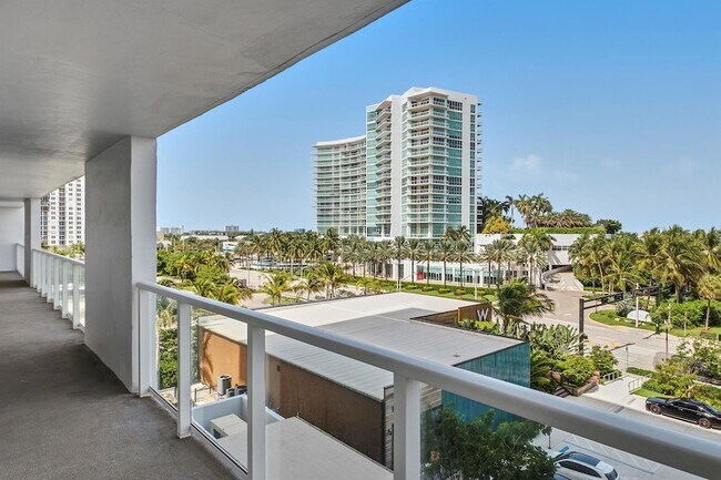 Building Photo - 111 N Pompano Beach Blvd