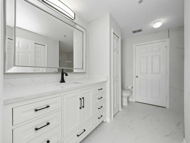 Building Photo - 8300 Elm Park Dr