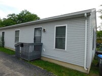 Building Photo - Ranch Style Private Entry Duplex