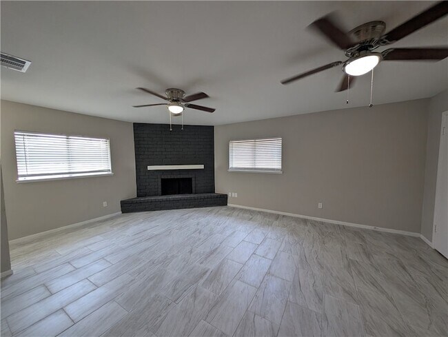 Building Photo - 6613 Rhine Dr