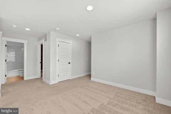 Building Photo - 513 Parkland Dr