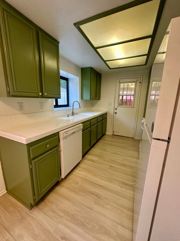 Building Photo - 2815 College Park Dr W