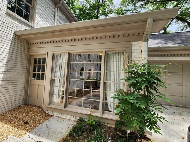 Building Photo - 943 Barton Woods Rd NE