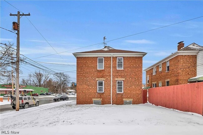 Building Photo - 3662 W 117th St