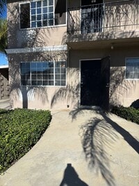 Building Photo - 1 Bedroom available now in East LA
