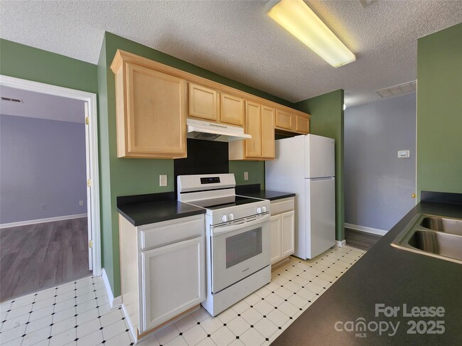 Building Photo - 4958 Astonshire Ln