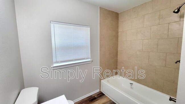 Building Photo - 1704 Langford St