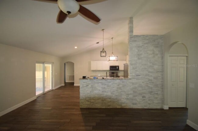 Building Photo - 241 Pine Shadow Ln