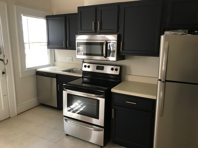 Building Photo - Adorable Two Bedroom Home In Plaza Midwood!