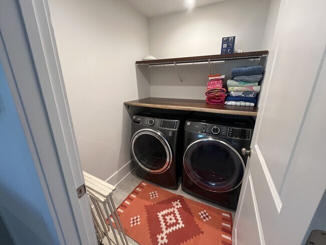 Building Photo - 16 Old Stoney Ln