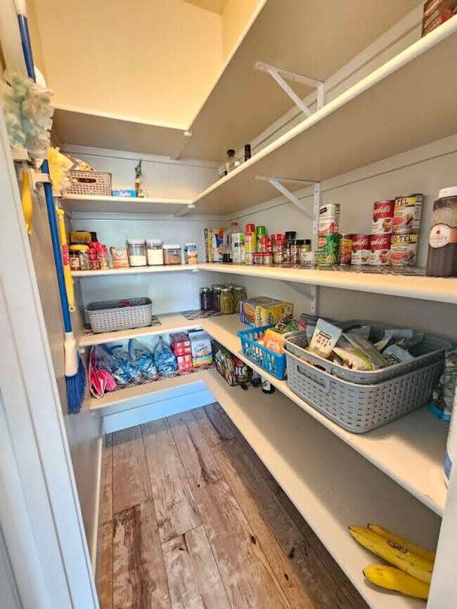 Building Photo - Ready now this beautiful 3 Bedroom Upscale...