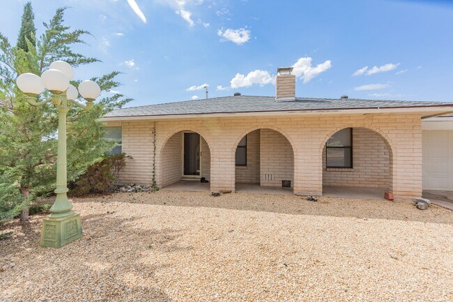 Building Photo - 3 Bedroom 2 Bath Home