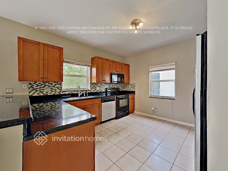 Building Photo - 1382 SW 106th Ave