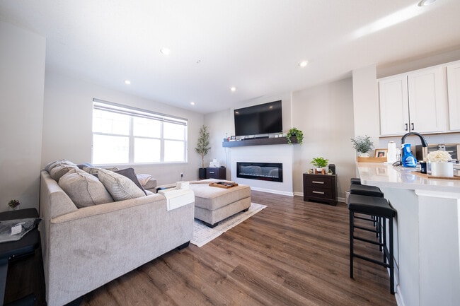 Building Photo - 21860 136th Wy