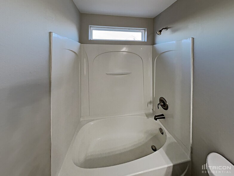 Building Photo - 4236 Glenmore Creek Dr